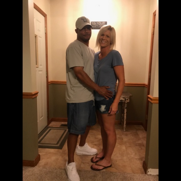 Meet your Posher, Amanda - Picture 2 of 2